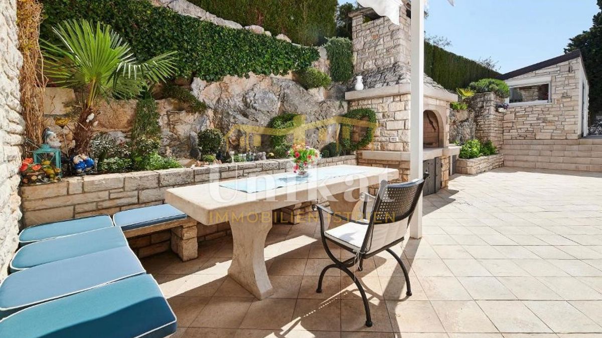 Luksuzna hiša - prvi vrsti ob morju